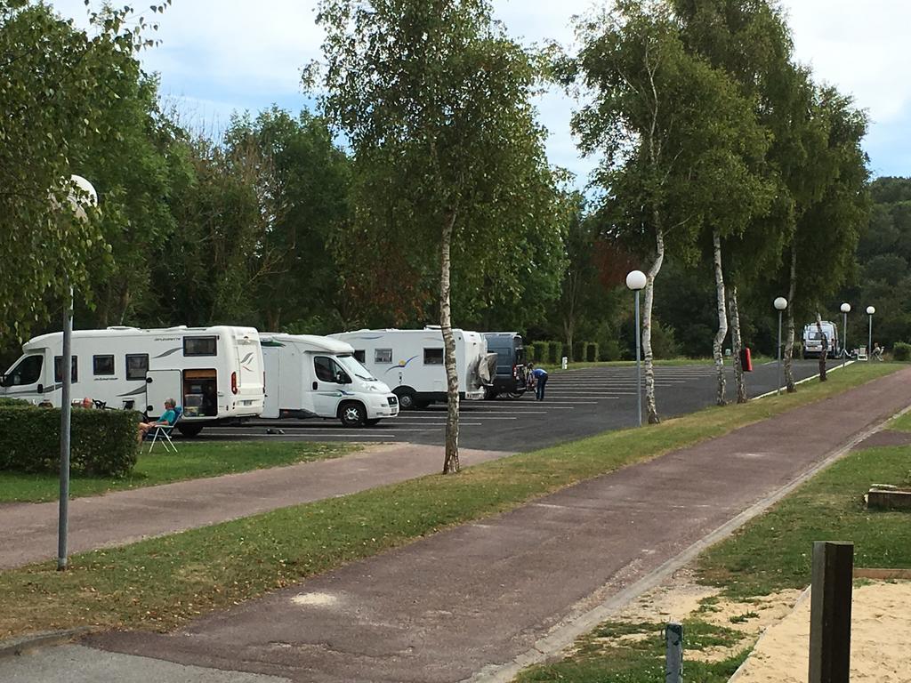 Camping Le Mont Joli Bois 滨海克里耶勒 外观 照片
