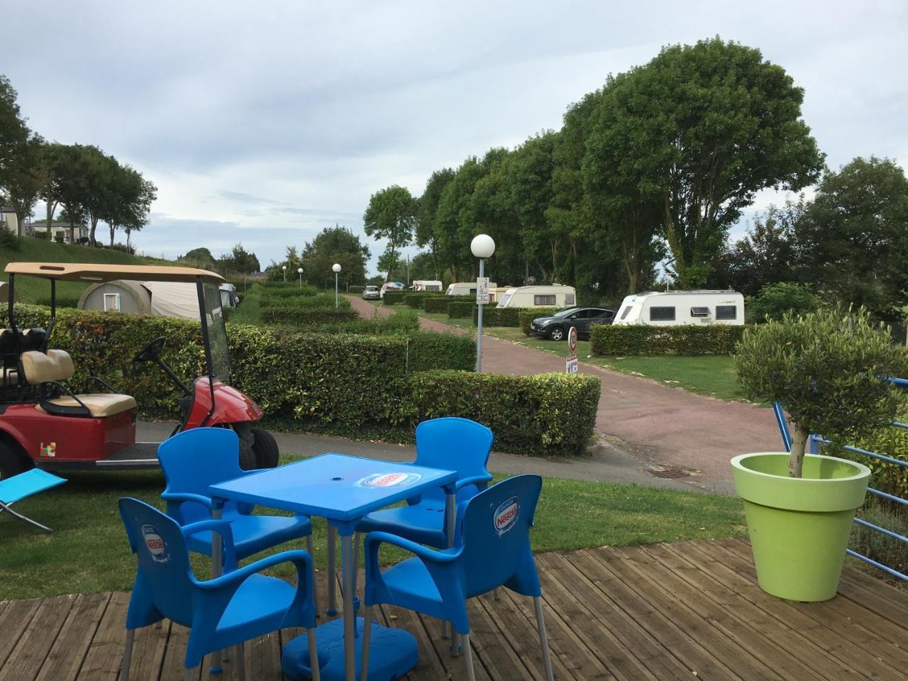 Camping Le Mont Joli Bois 滨海克里耶勒 外观 照片