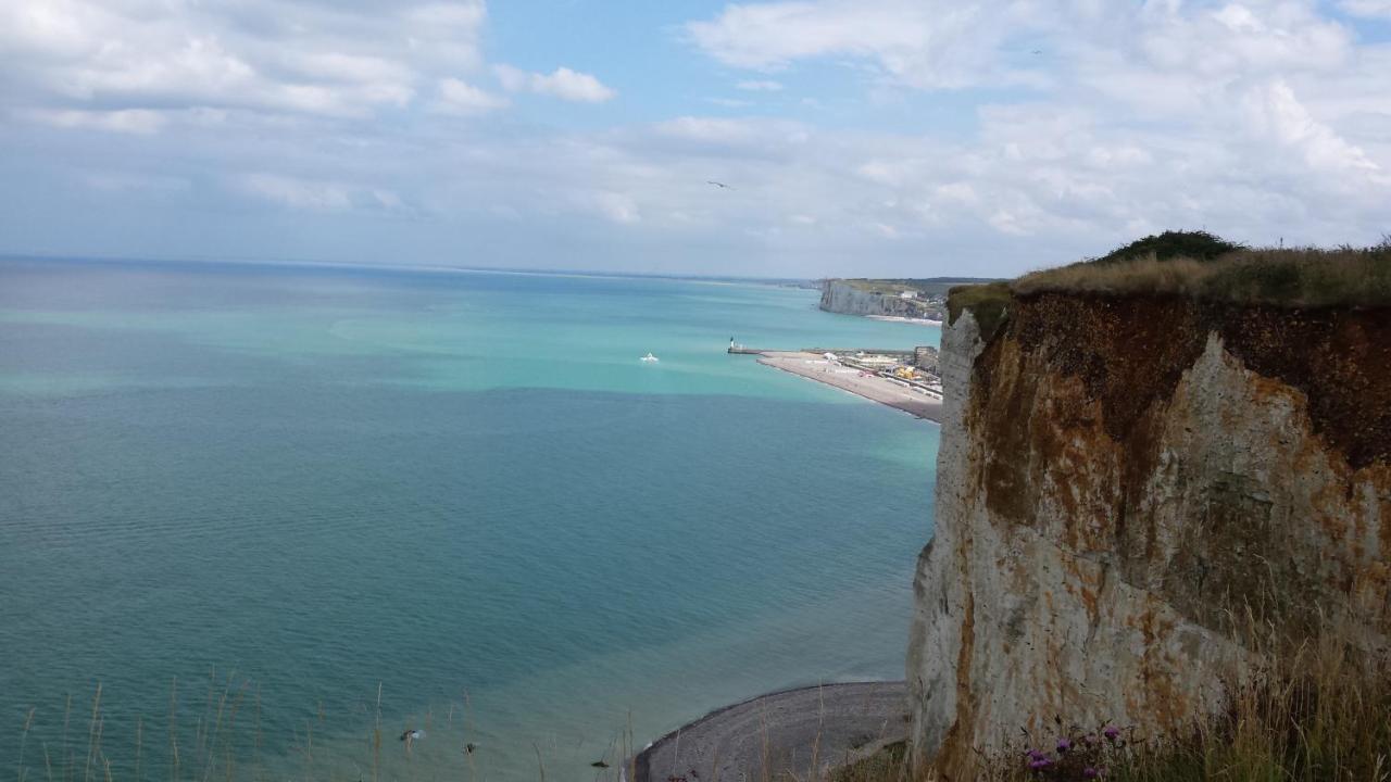 Camping Le Mont Joli Bois 滨海克里耶勒 外观 照片