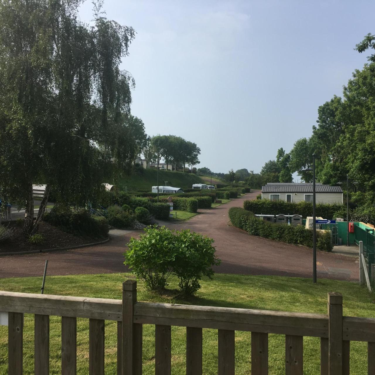 Camping Le Mont Joli Bois 滨海克里耶勒 外观 照片